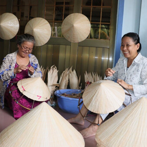 Chapeau conique vietnamien Non La au meilleur prix du Vietnam, chapeau en bambou fait main, chapeau de fermier vietnamien / Mme ALINA - Product Image 1