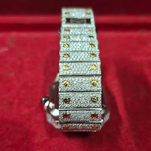 Reloj Cronógrafo para Hombre con Incrustaciones de Moissanita y Correa de Goma Verde, Estilo Hip Hop - Product Image 1