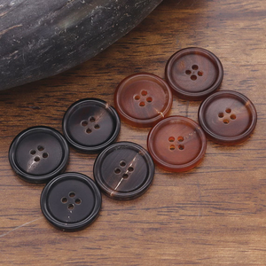 Boutons en corne de buffle faits à la main, écologiques, personnalisables en gros, avec tige en polyester, cousus par HF CRAFTS - Product Image 5