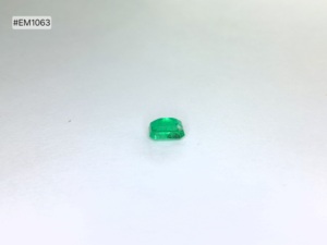Elegante Esmeralda Zambiana Natural Genuina de Grado 3A, Corte Facetado Octogonal, 1.16ct, Gema Suelta para Collar y Anillo - Product Image 3