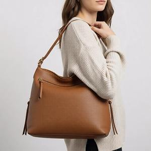 Bolso de hombro de cuero marrón para mujer – Bolso de mano de estilo elegante con bolsillo con cremallera. - Product Image 4