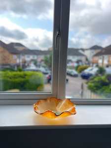 Grande corbeille en résine : Jaune orange pailleté - Élégante corbeille décorative pour fruits - Product Image 3