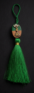 Accesorio para Prendas de Vestir con Borlas Bordadas Verdes y Detalles Dorados - Product Image 5