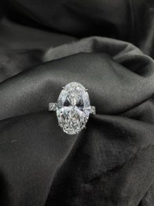 Anillo de Diamantes Cultivados en Laboratorio, Ovalados, de 10 Quilates, 10.82 Quilates en Total, Platino PT950, Anillo de Compromiso de Lujo con Gemas Laterales Marquise y Redondas - Product Image 1