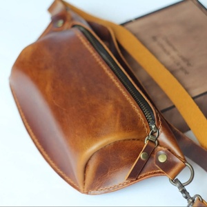 Bolsa de Cintura Deportiva Impermeable Ajustable Mini Unisex Vintage de Cuero con Cuentas de Aceite Antirrobo, Riñonera Cruzada LWB-0067 - Product Image 1