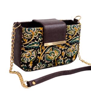 Bolso Bandolera Vintage Moderno con Cadena Floral, Piel Sintética, Solapa Magnética, Resistente al Agua, Elegante, Estampado, Casual - Product Image 1