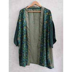 Kimono de Seda Indio Hecho a Mano para Mujer, Bata Corta Estampada Estilo Boho, Ropa de Dormir y para Estar en Casa - Product Image 1