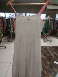 Elegante Vestido Maxi Kurti con Cuello Drapeado en Color Champán Brillante, Textura de Cebra, Sofisticado, Acabado Satinado, Elástico, Estilo Boho, Ajustable - Product Image 4