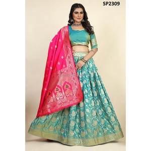 Lehenga choli แบบดั้งเดิม

ได้รับสัมผัสแบบดั้งเดิมกับรูปลักษณ์ของคุณประดับด้วยวัสดุ jacquard lehenga ที่ตกแต่งด้วย All-O - Product Image 4
