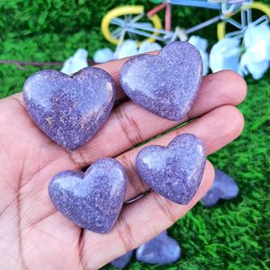 Cœur en Lépidolite Naturelle Gravé Violet – Pierre de Guérison de Luxe pour Reiki, Méditation, Énergie et Décoration – Vente en Gros - Product Image 4
