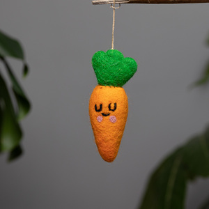 Carottes en feutre de laine faites à la main, décoration de Pâques, guirlande de légumes en feutre, aliments de jeu d'imitation, garniture pour panier de Pâques, en vrac - Product Image 1