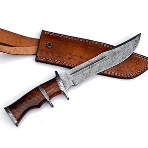 Couteau de chasse artisanal en acier Damas avec étui en cuir, outil utilitaire pour le camping en plein air, design de poignée confortable - Product Image 5