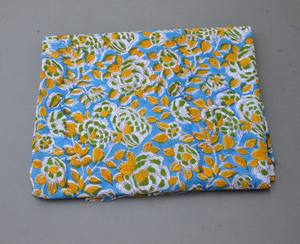 Tissu floral 100% coton imprimé à la main style Jaipuri, base bleue, doux et respirant, pour vêtements et ameublement. - Product Image 5