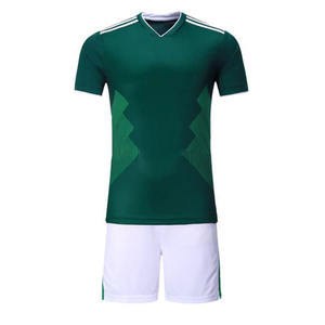 Ensemble complet d'uniformes de football OEM avec logo, nom et numéro personnalisés - Product Image 1