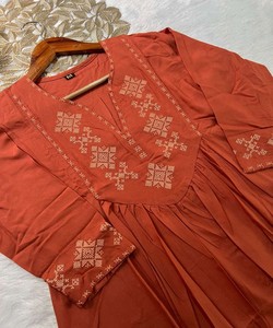 <b>Women</b> Traditional Cotton <b>Kurta</b> Kurti Loose Fit Embroidery Work Midi Length Casual Wear India Pakistan Style 86849 VT-2608 - Product Image 4