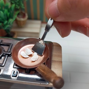 Ensemble d'ustensiles de cuisine miniatures à l'échelle 1:12 en alliage métallique pour maison de poupée, spatule, cuillère ajourée, râpe, accessoires - Product Image 5