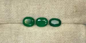 พลอยมรกตธรรมชาติจากแซมเบีย 3 เม็ด รูปทรงวงรี สีเขียว - Product Image 3
