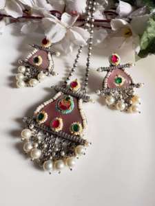 Conjunto de collar largo de diseño indio con fusion de Kundan y pendientes para mujer, disponible a un precio competitivo. - Product Image 5