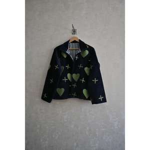 Chaqueta Varsity de Terciopelo con Bordado Suzani Vintage de SR Exports, Chaqueta Boho Floral Reversible, Abrigo Étnico Hecho a Mano para Mujer, Otoño/Invierno - Product Image 2