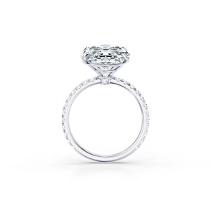 Bague de fiançailles solitaire en or blanc 9 carats avec diamant ovale de 1,35 carat cultivé en laboratoire et bande pavée de diamants - Product Image 5