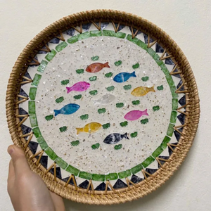 Creative Round Rattan Mother Of Pearl Tray Lovely Marine Fish Mosaic Display Dish For Coastal Dining Tables Wholesale - Product Image 1