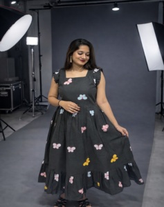 AARYA 2026 Nouvelle Robe d'été décontractée à imprimé floral lavable, longueur mi-cuisse, coupe ample, style occidental, pour femme, manches courtes - Product Image 1