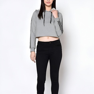 Haut court à capuche tendance pour femme, 300 GSM, modèle le plus demandé, léger et confortable - Product Image 5