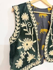 <b>Velvet</b> Suzani Embroidery Lightweight Cotton Streetwear Floral Vest <b>Coat</b> <b>Women</b> Ethnic Vest Designer Sleeveless Jacket Wholesale - Product Image 5