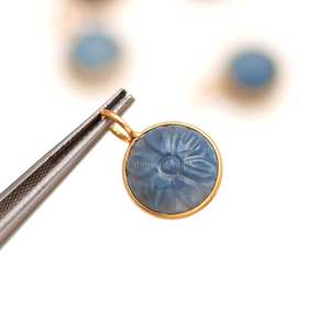 Colgante de flor de ópalo azul natural tallado a mano, amuleto de piedra preciosa, joyería de plata de ley 925, colgante de ópalo azul para joyería, 11 mm - Product Image 1