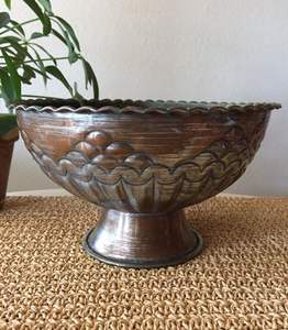 Vaisselle de service artisanale au design rustique, plats et bols pour la présentation des aliments, décoration intérieure, matériau solide - Product Image 2