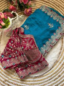 เสื้อเบลาส์ลายตัดกันแบบหนาแน่น แรงบันดาลใจจาก Sabyasachi ผ้าไหม Space Silk พร้อมงานปักดิ้นเลื่อมหลากหลายสี  ตกแต่งขอบด้วยดีไซน์เนอร์ดรอป - Product Image 6