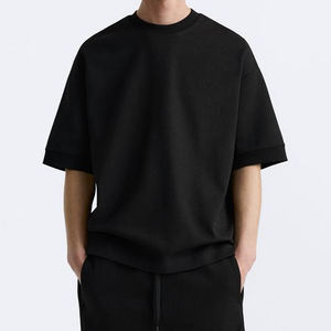 Ensemble t-shirt et short pour homme, noir, surdimensionné, coupe ample, tissu léger et respirant, tenue décontractée d'été en deux pièces - Product Image 3