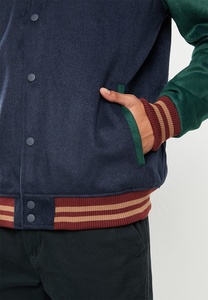 Chaqueta universitaria bordada en blanco personalizada, chaqueta de béisbol universitaria de satén, chaqueta bomber de satén para hombre - Product Image 5
