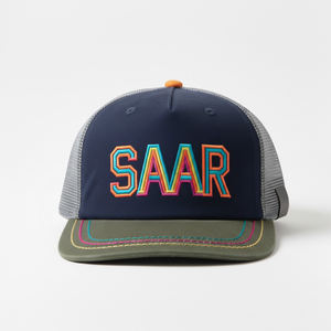 Casquette Snapback Sportive 6 Panneaux Bleu Marine et Gris avec Logo Personnalisé SAAR Brodé en 3D et Coutures Contrastées - Product Image 2