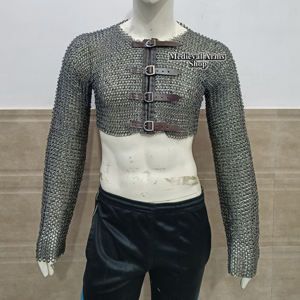Demi-chemise en maille artisanale en acier doux à manches longues, anneaux rivetés plats, pour armure de chevalier, cosplay et reconstitution historique - Product Image 1