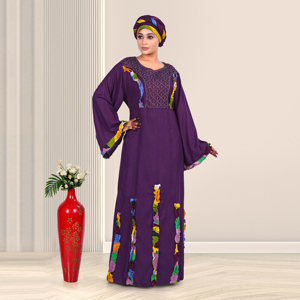 Caftán de Rayón con Panel de Cuello Bordado, Detalles Artísticos en Tela, Mangas Largas Relajadas, Silueta Elegante hasta el Suelo, Ideal para Eid - Product Image 1