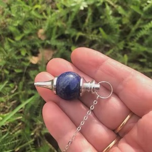 Pendentif de guérison en lapis-lazuli poli, forme boule, fait main, pour la radiesthésie et le Reiki, outil dynamique en cristal - Product Image 2