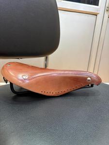 Sillín de Bicicleta de Cuero Genuino de Primera Calidad con Doble Resorte, Hecho a Mano, Estilo Vintage, para Bicicletas de Turismo - Product Image 1