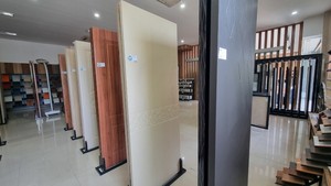 Porte d'entrée en bois imperméable au design personnalisé, porte intérieure creuse en WPC ignifuge et étanche pour maison, hôtel, villa - Product Image 5