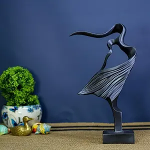 Sculpture de danseuse abstraite en résine noire mate, modelée à la main, décoration moderne pour la maison - Product Image 1