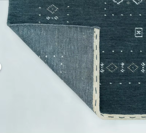 Alfombra moderna de lana azul geométrica de tamaño personalizado, alfombra suave para sala de estar, dormitorio, decoración de suelo, hecha a mano en India. - Product Image 1