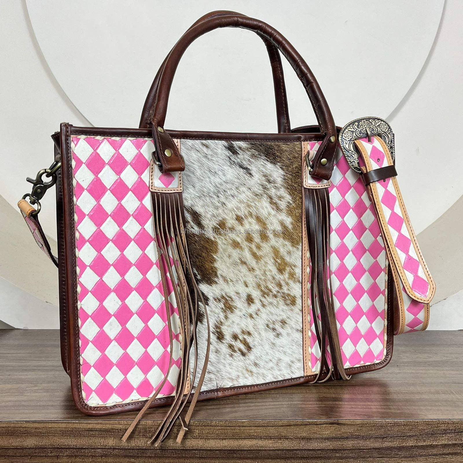 ตาหมากรุกสีขาว &amp; สีชมพู