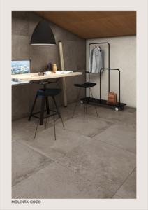 Baldosa de porcelana texturizada de 24x24 desarrollada con un tratamiento de superficie mate tallado para una apariencia de suelo pulido y estable. - Product Image 3