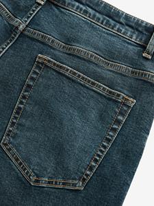 Shorts de mezclilla para hombre de corte relajado, hechos con tela premium que garantiza durabilidad, flexibilidad y comodidad para uso casual durante todo el día. - Product Image 3