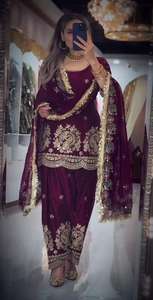 Lanzamiento del nuevo conjunto de fiesta de diseñador con top de seda Fendi pesada con bordado de hilo y lentejuelas, y conjunto Farshi & Dupatta. - Product Image 6