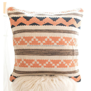 Housse de coussin décorative Housse de coussin de canapé avec fermeture éclair Housse de coussin en coton faite à la main dans différents styles d'Inde - Product Image 4