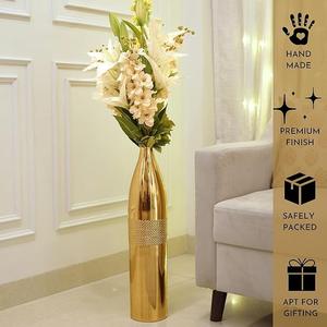 Vase décoratif en métal au design artistique pour la présentation sur table, accent de décoration intérieure de luxe - Product Image 1