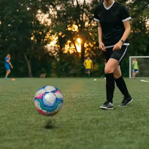 Balones de Fútbol Personalizados OEM de Alta Calidad, Ligeros, Ecológicos y Duraderos, Hechos en Pakistán, Venta al Por Mayor - Product Image 4