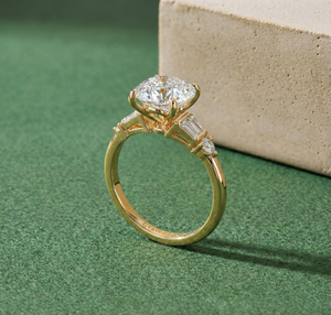 Elegante Anillo de Diamante Redondo Cultivado en Laboratorio de 3.22Ct, Corte Brillante, Estilo Único, Ligero y Cómodo, Oro Amarillo y Blanco de 10K y 14K - Product Image 5