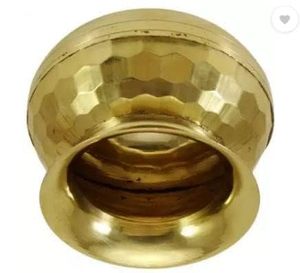 Loota/Kalash de Latón Puro con Corte de Diamante Premium, Recipiente de Agua de Latón de Diseño para Rituales y Decoración del Hogar - Product Image 4